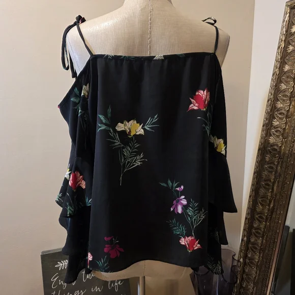 Vince Camuto Black Tropical Garden Off The Shoulder Top. Sz Med. NWOT. - Picture 6 of 8